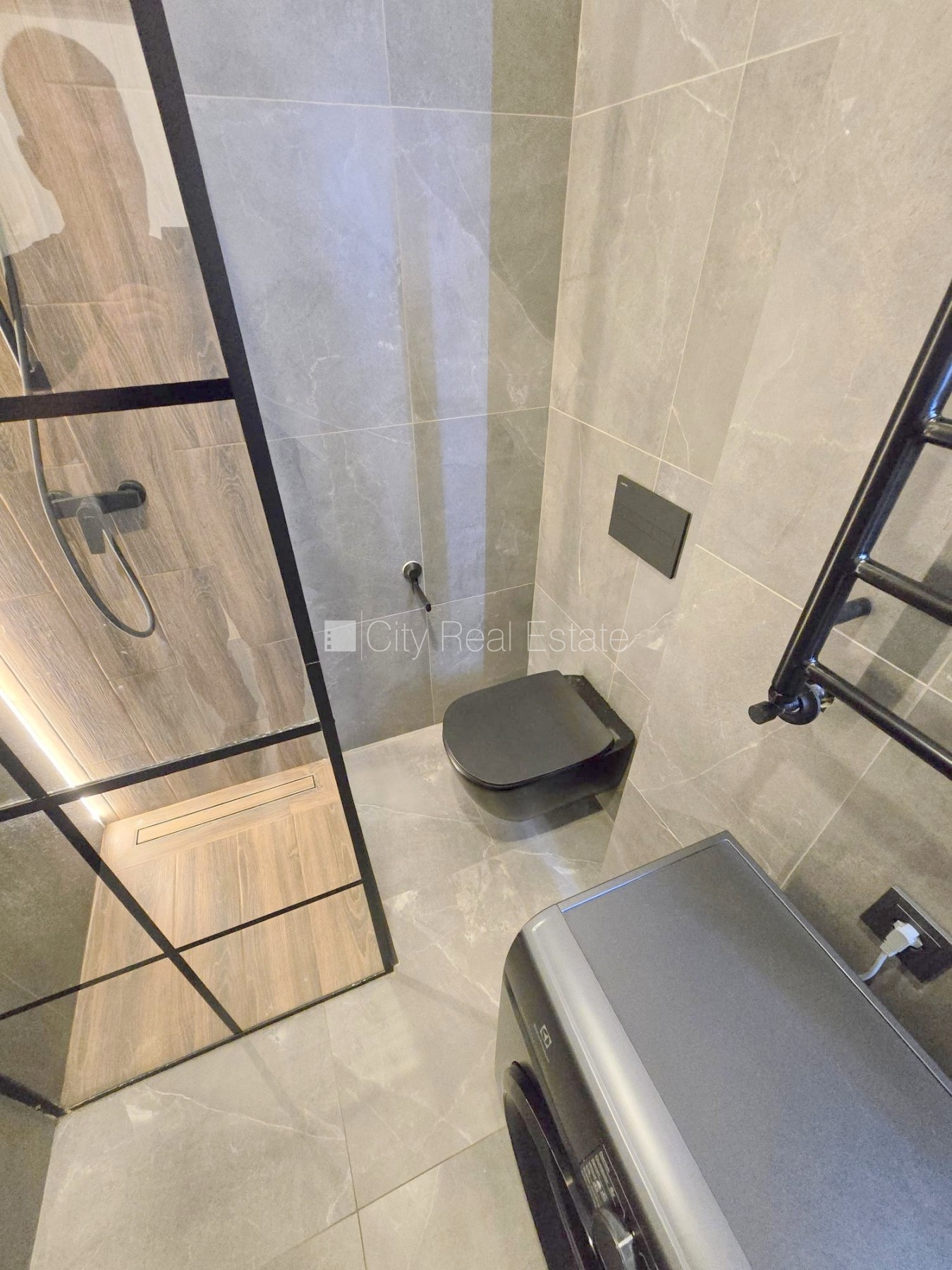 Sludinājumi. Fasādes māja, renovēta māja, slēgts pagalms, ieeja no ielas un pagalma, ir lifts, kāpņu telpa pēc Cena: 280 EUR/mēn Foto #16