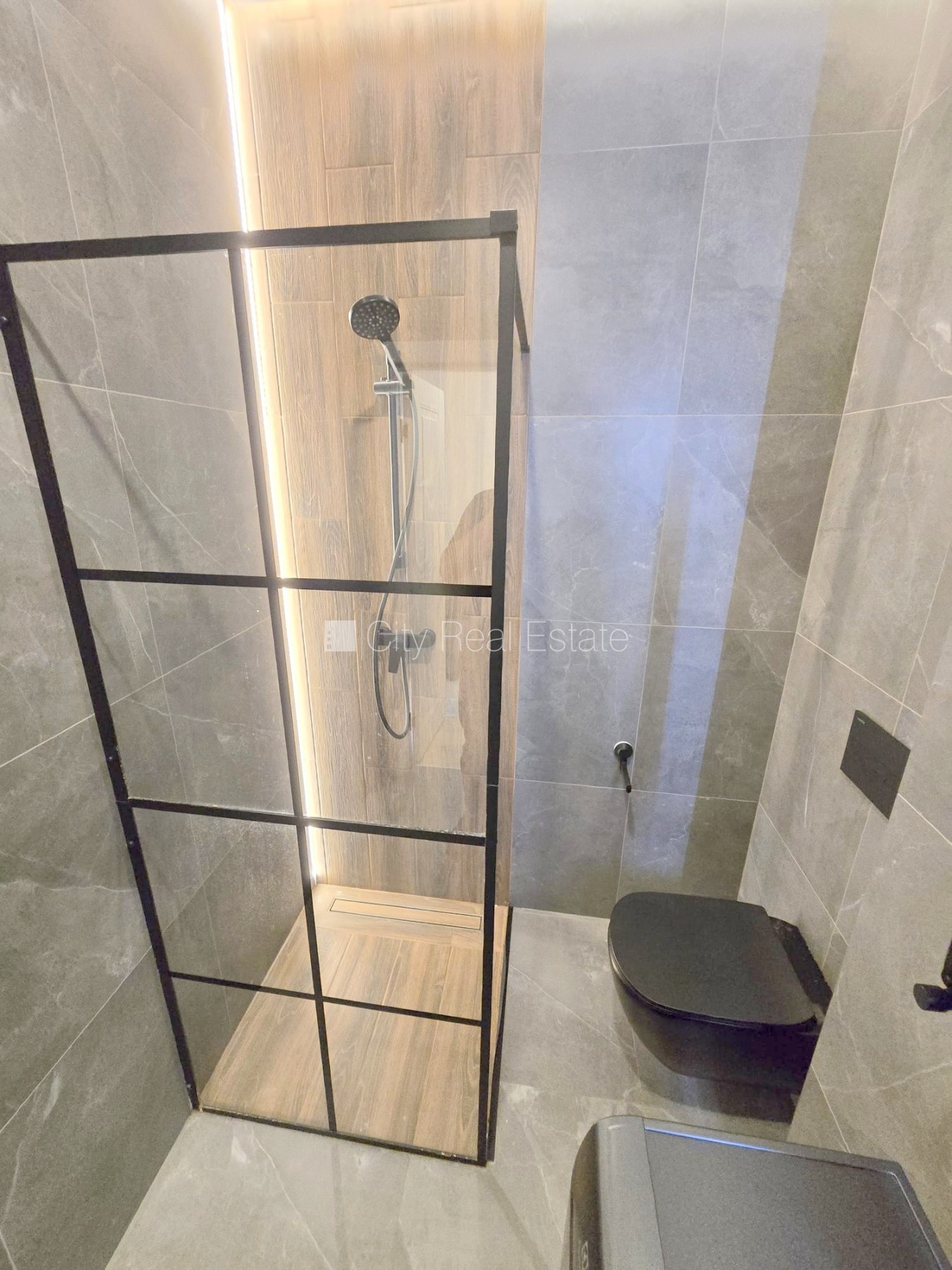 Sludinājumi. Fasādes māja, renovēta māja, slēgts pagalms, ieeja no ielas un pagalma, ir lifts, kāpņu telpa pēc Cena: 280 EUR/mēn Foto #17