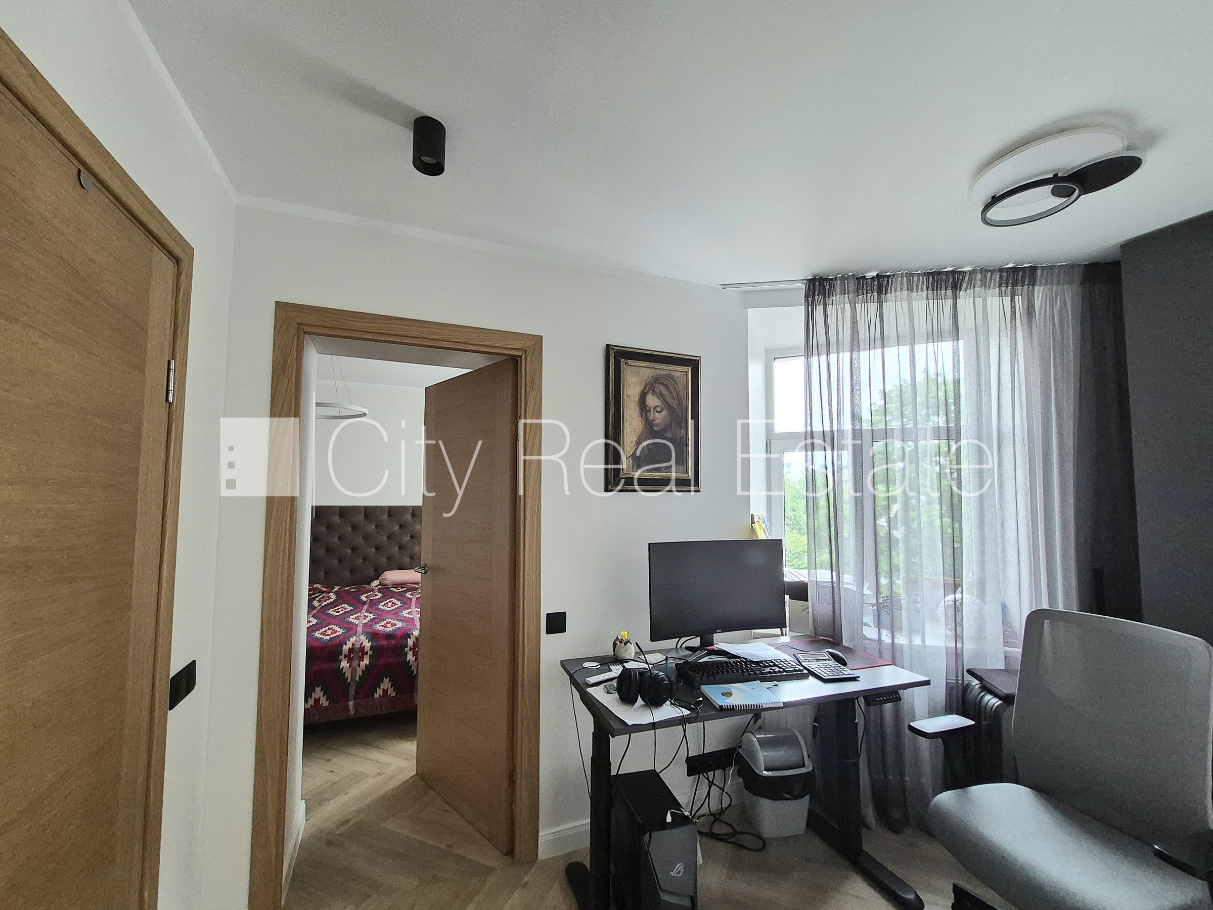 Sludinājumi. Pagalma ēka, vieta automašīnai, ieeja no pagalma, kāpņu telpa pēc kosmētiskā remonta, studio tipa, Cena: 130000 EUR Foto #6