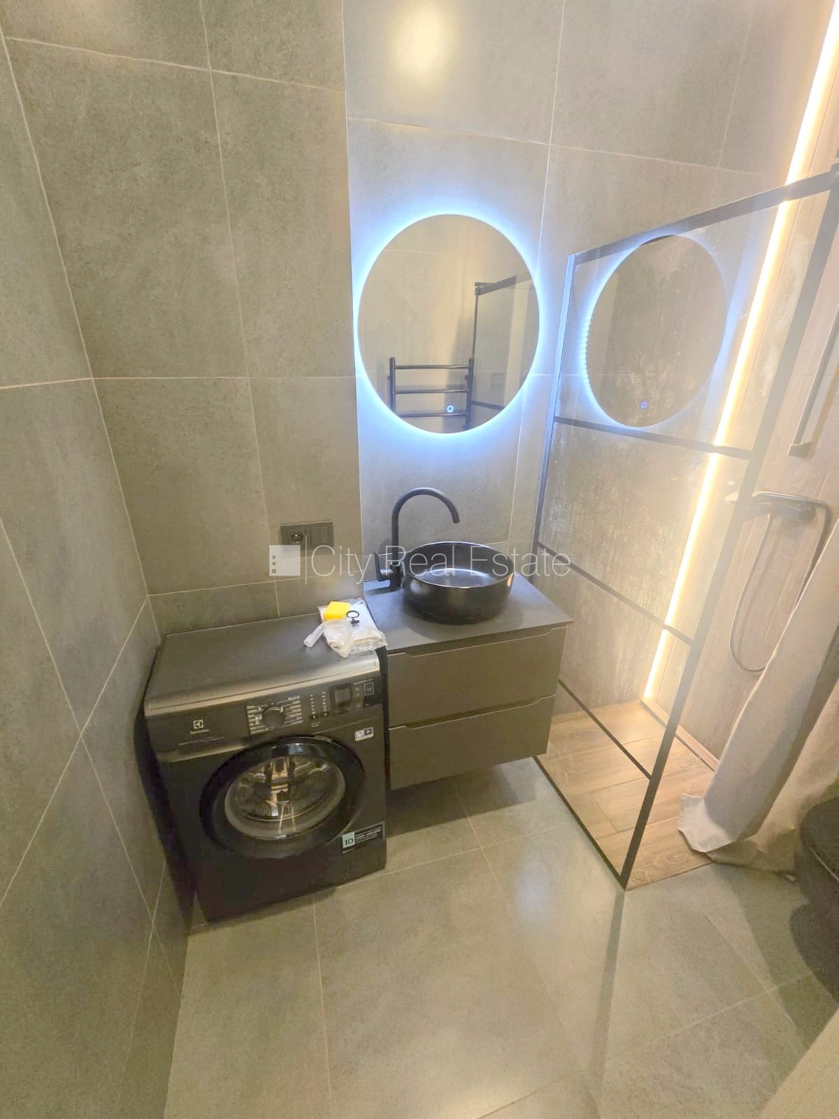Sludinājumi. Pagalma ēka, fasādes māja, renovēta māja, slēgta teritorija, ieeja no ielas un pagalma, ir lifts, Cena: 420 EUR/mēn Foto #16