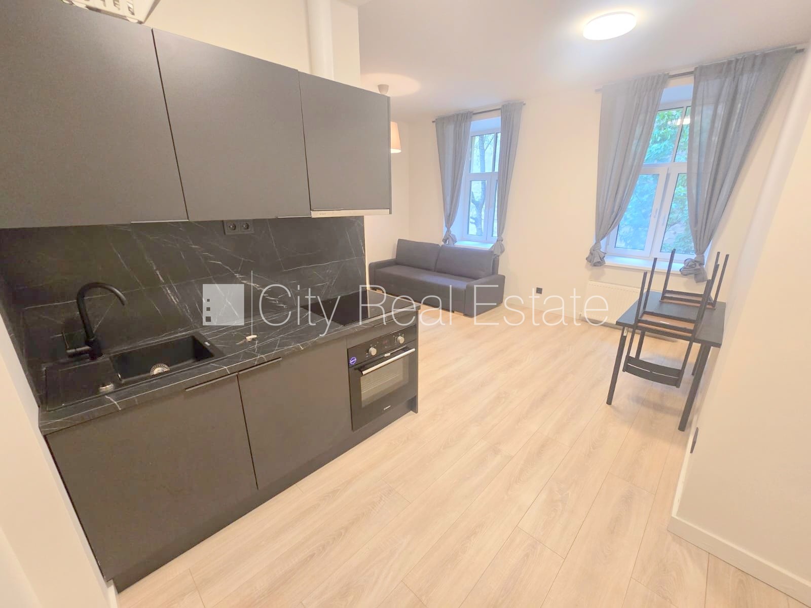 Sludinājumi. Pagalma ēka, fasādes māja, renovēta māja, slēgta teritorija, ieeja no ielas un pagalma, ir lifts, Cena: 420 EUR/mēn Foto #9