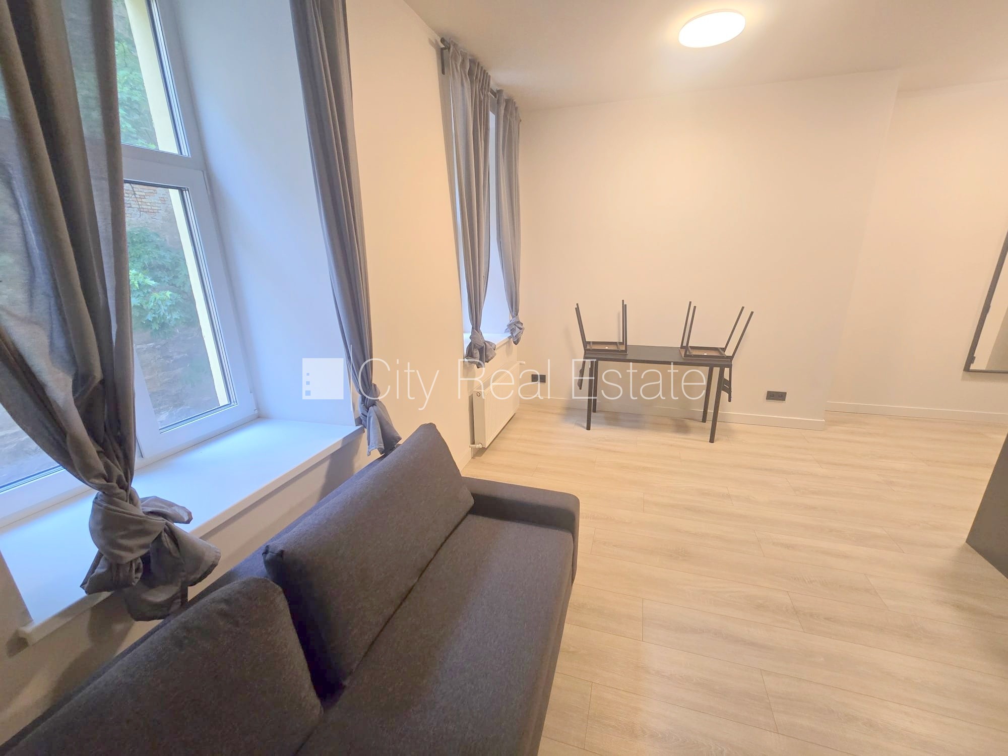 Sludinājumi. Pagalma ēka, fasādes māja, renovēta māja, slēgta teritorija, ieeja no ielas un pagalma, ir lifts, Cena: 420 EUR/mēn Foto #11