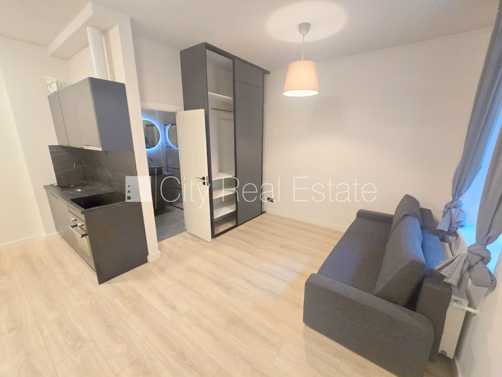 Sludinājumi. Pagalma ēka, fasādes māja, renovēta māja, slēgta teritorija, ieeja no ielas un pagalma, ir lifts, Cena: 420 EUR/mēn Foto #4