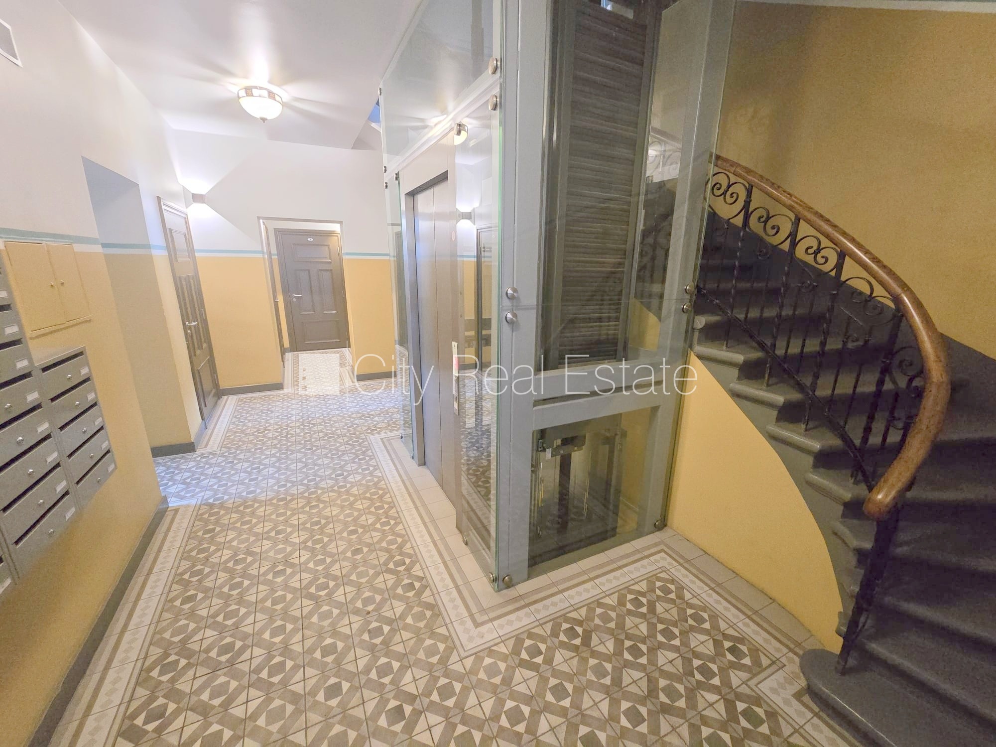Sludinājumi. Pagalma ēka, fasādes māja, slēgts pagalms, ieeja no ielas, ir lifts, kāpņu telpa pēc kapitālā Cena: 350 EUR/mēn Foto #17