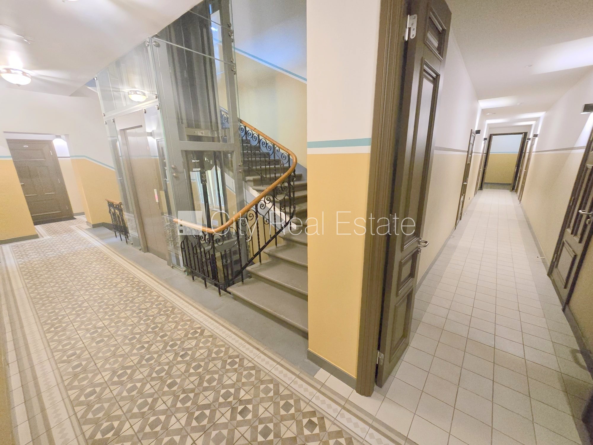 Sludinājumi. Pagalma ēka, fasādes māja, slēgts pagalms, ieeja no ielas, ir lifts, kāpņu telpa pēc kapitālā Cena: 350 EUR/mēn Foto #16