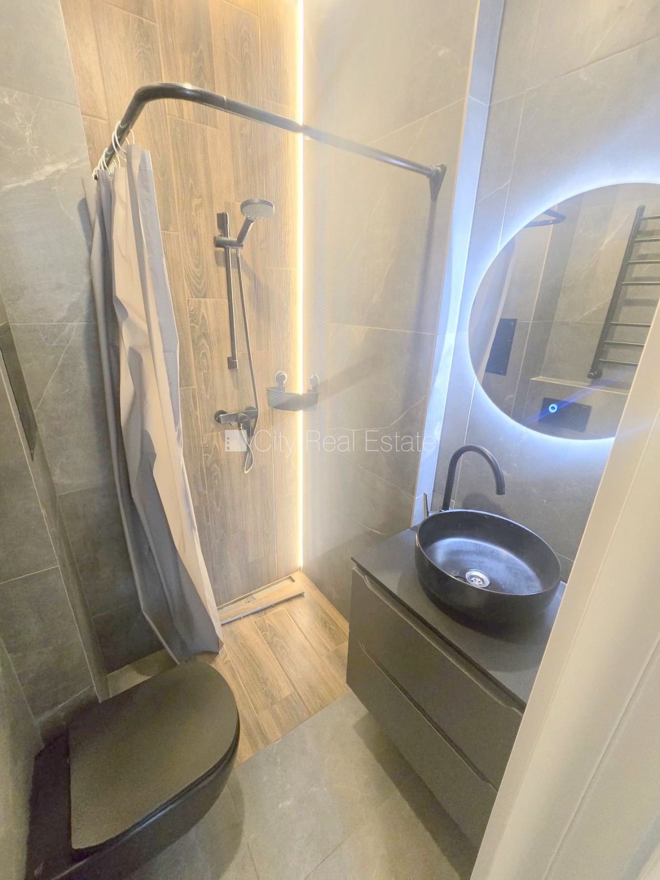 Sludinājumi. Pagalma ēka, fasādes māja, slēgts pagalms, ieeja no ielas, ir lifts, kāpņu telpa pēc kapitālā Cena: 350 EUR/mēn Foto #12