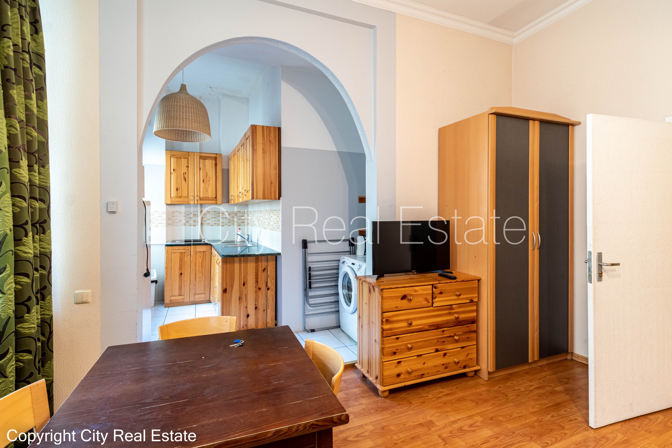 Sludinājumi. Pagalma māja, apsargāts pagalms, ieeja no pagalma, ir lifts, viena istaba izolēta, virtuve, augstie Cena: 670 EUR/mēn Foto #6