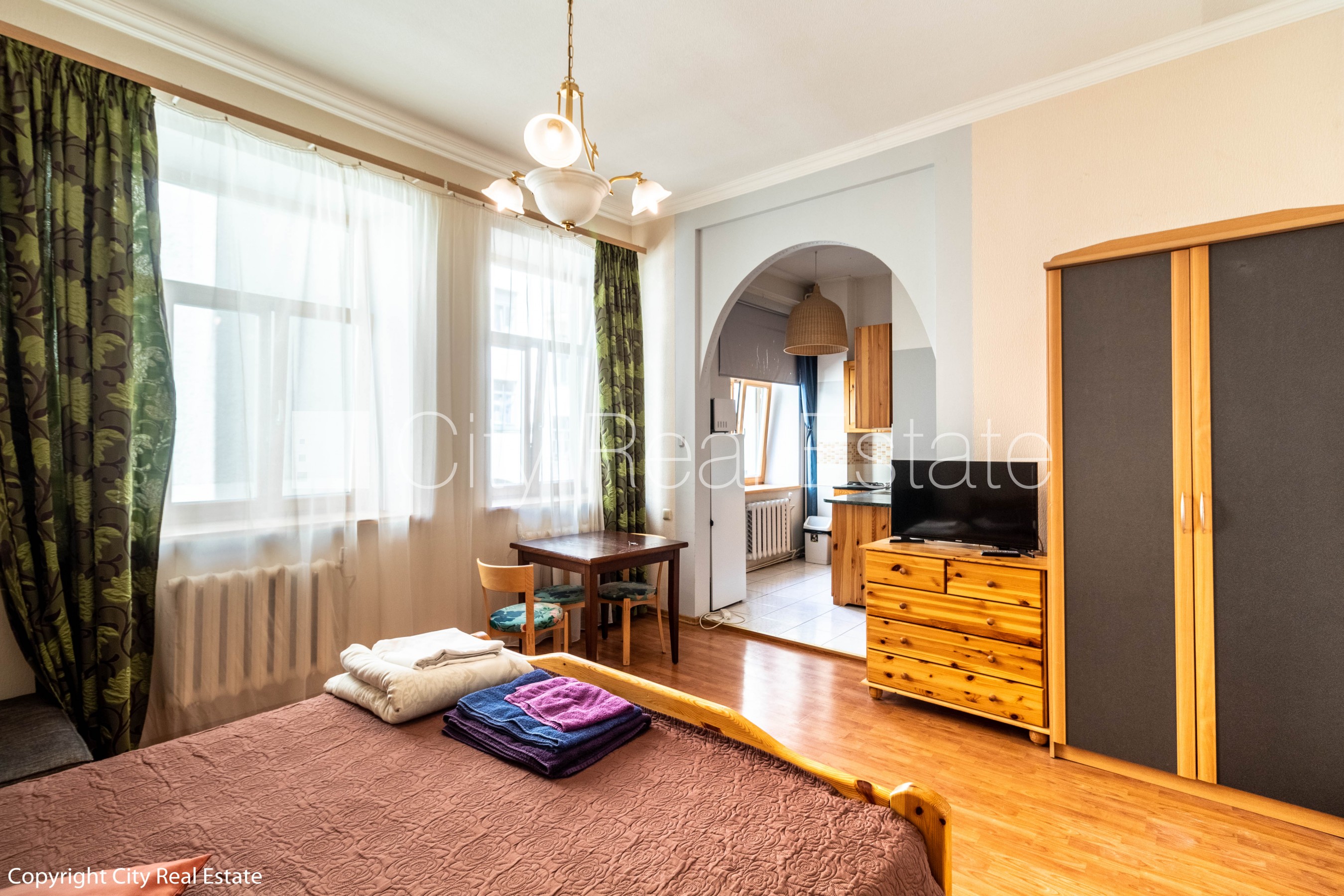 Sludinājumi. Pagalma māja, apsargāts pagalms, ieeja no pagalma, ir lifts, viena istaba izolēta, virtuve, augstie Cena: 670 EUR/mēn Foto #1