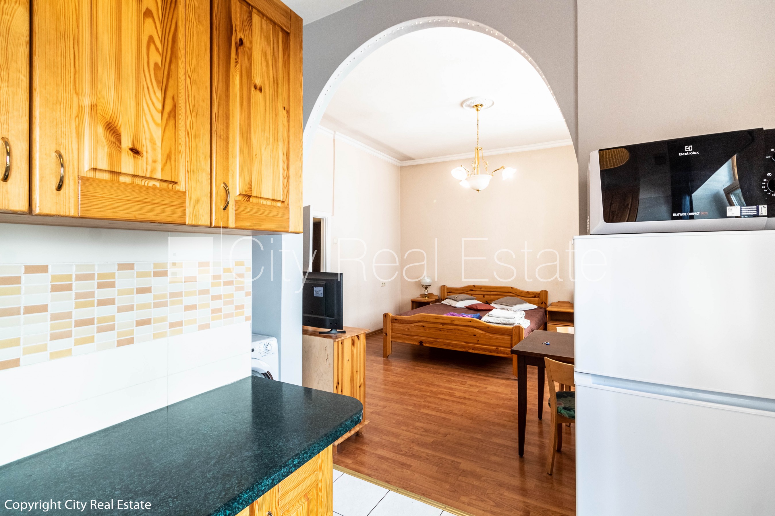 Sludinājumi. Pagalma māja, apsargāts pagalms, ieeja no pagalma, ir lifts, viena istaba izolēta, virtuve, augstie Cena: 670 EUR/mēn Foto #9