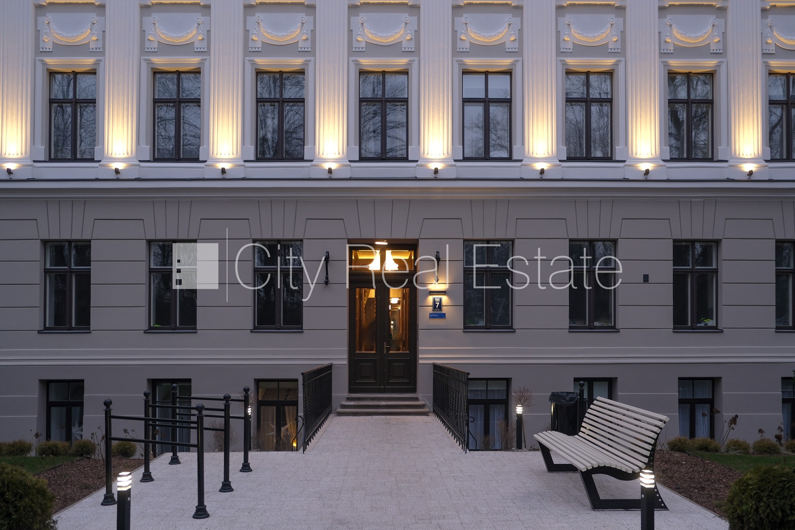 Sludinājumi. Projekts - Kalpaka Residence, fasādes māja, labiekārtots apzaļumots pagalms, ieeja no ielas, ir Cena: 330000 EUR Foto #11