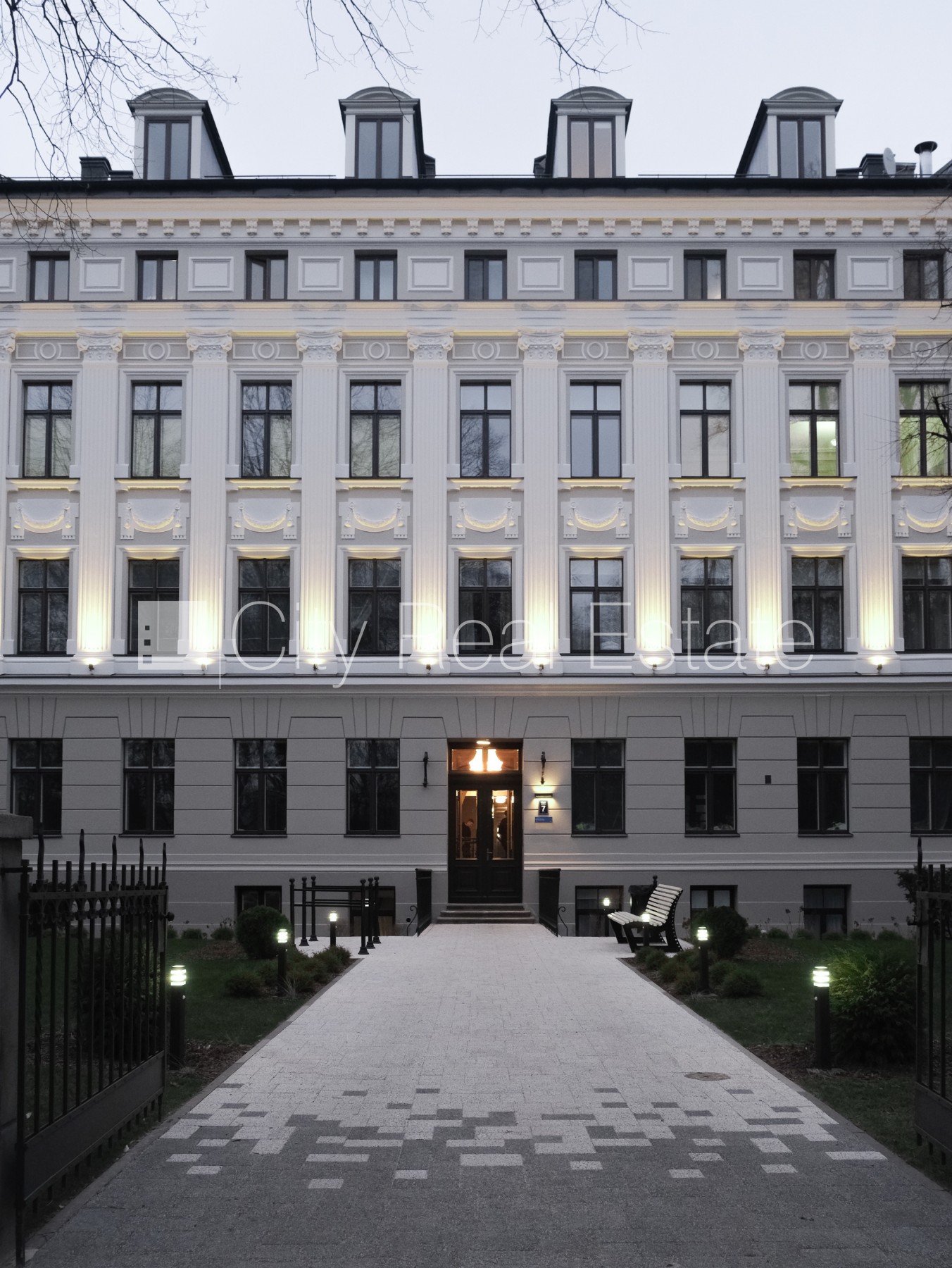 Sludinājumi. Projekts - Kalpaka Residence, fasādes māja, labiekārtots apzaļumots pagalms, ieeja no ielas, ir Cena: 330000 EUR Foto #12