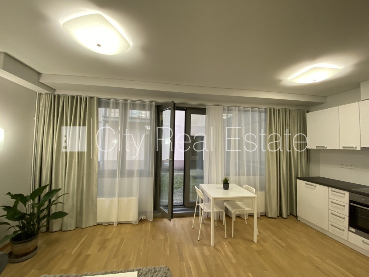 Sludinājumi. Projekts - Kalpaka Park Residence, fasādes māja, renovēta māja, objektu apsargā fiziskā apsardze, Cena: 650 EUR/mēn Foto #2