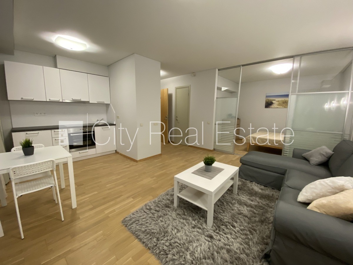 Sludinājumi. Projekts - Kalpaka Park Residence, fasādes māja, renovēta māja, objektu apsargā fiziskā apsardze, Cena: 650 EUR/mēn Foto #1