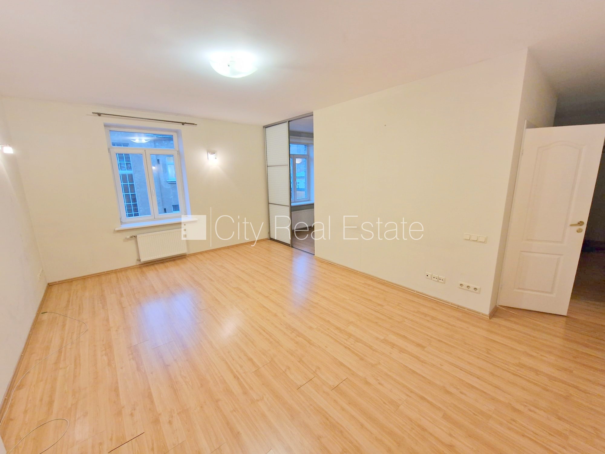 Sludinājumi. Projekts - Elku 4, jaunceltne, slēgta teritorija, iespēja nomāt autostāvvietu, ieeja no ielas un Cena: 150000 EUR Foto #2