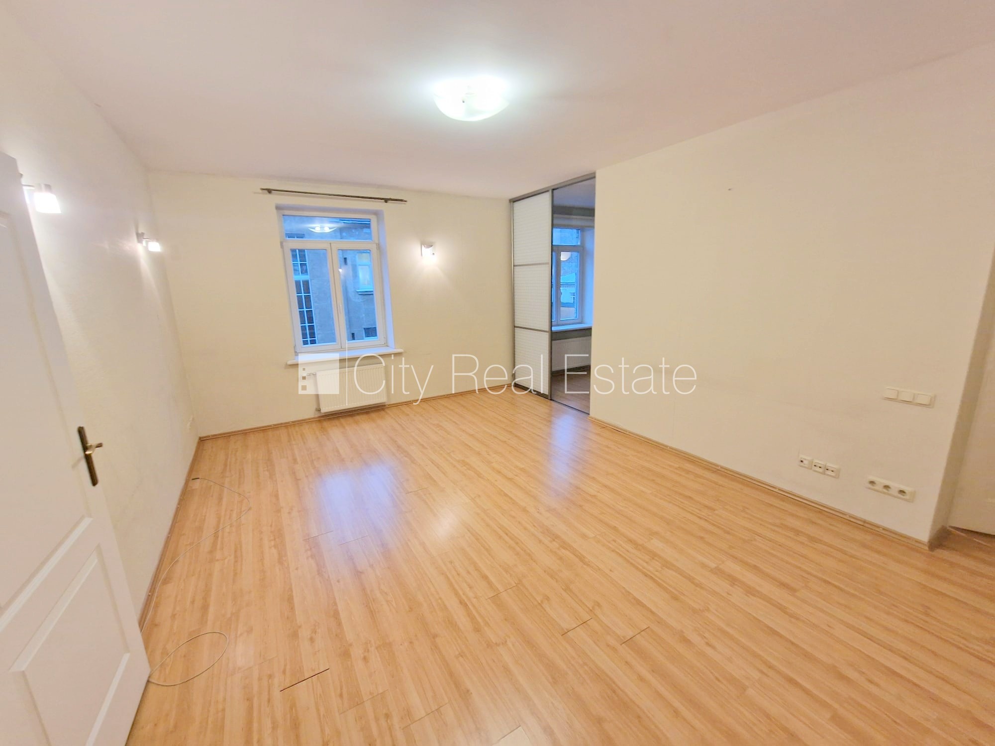 Sludinājumi. Projekts - Elku 4, jaunceltne, slēgta teritorija, iespēja nomāt autostāvvietu, ieeja no ielas un Cena: 150000 EUR Foto #1