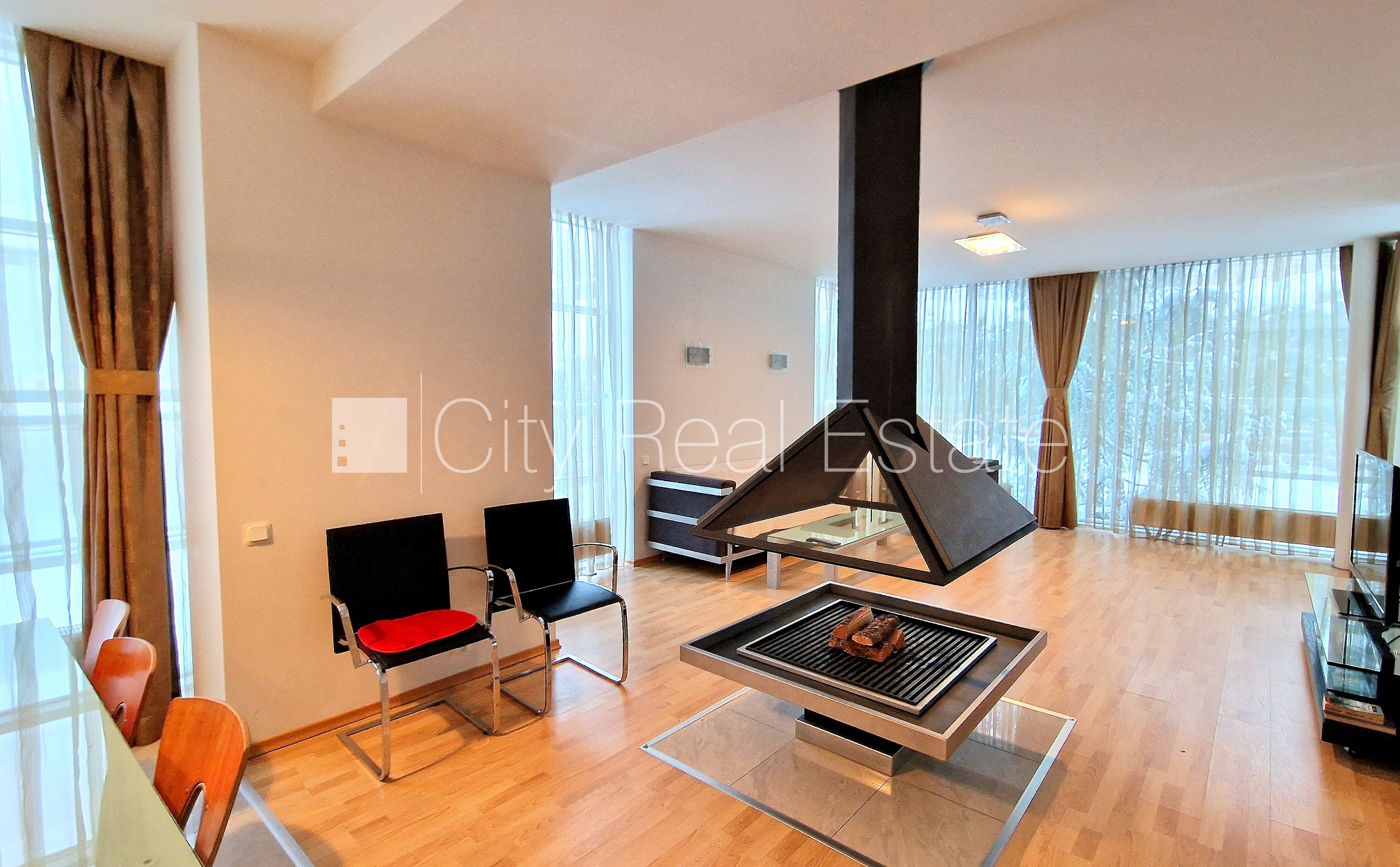 Sludinājumi. Zeme īpašumā, jaunceltne, keramzīta bloku sienas, labiekārtots apzaļumots pagalms, slēgts pagalms, Cena: 850000 EUR Foto #2