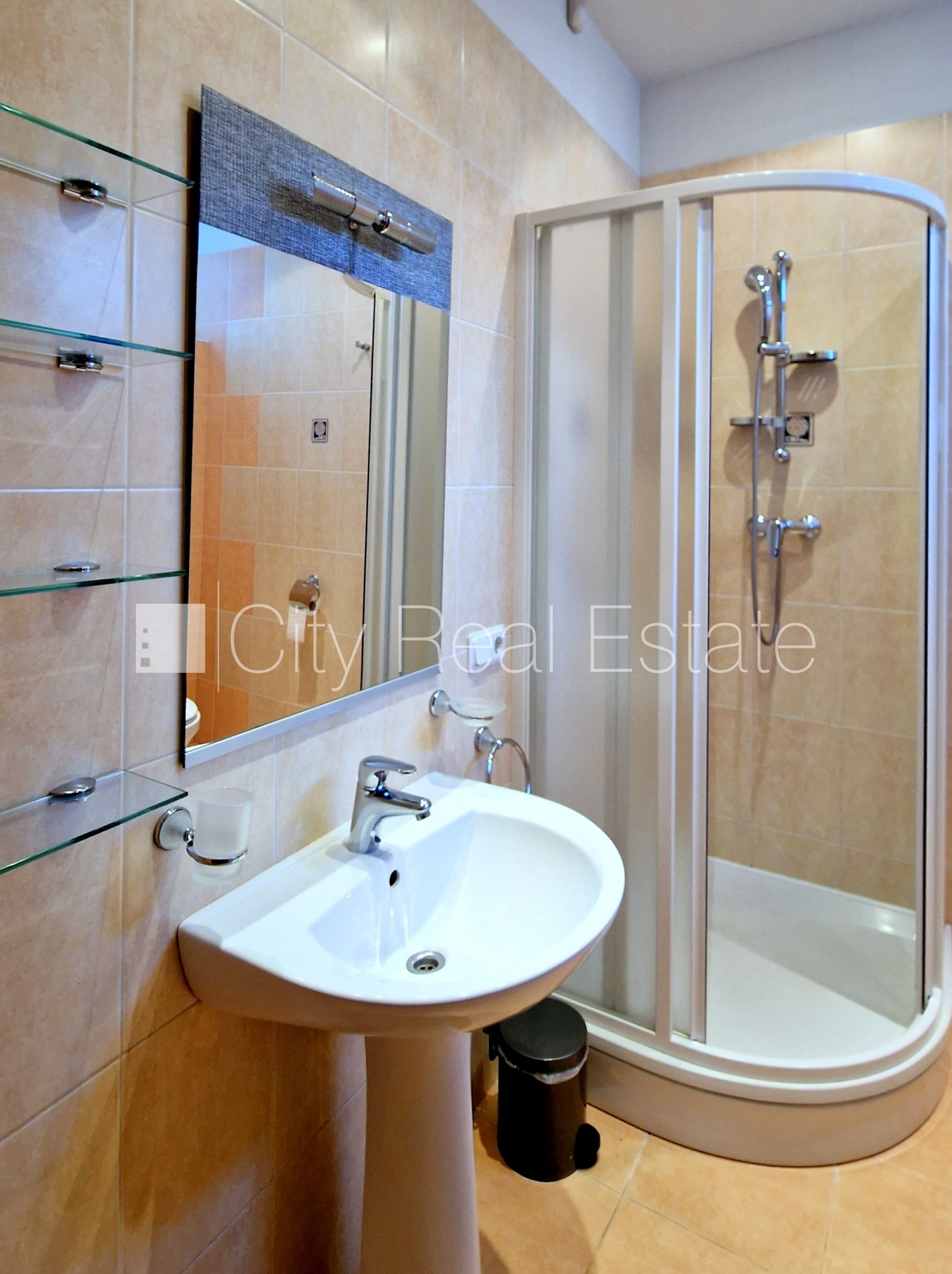 Sludinājumi. Zeme īpašumā, jaunceltne, keramzīta bloku sienas, labiekārtots apzaļumots pagalms, slēgts pagalms, Cena: 850000 EUR Foto #15