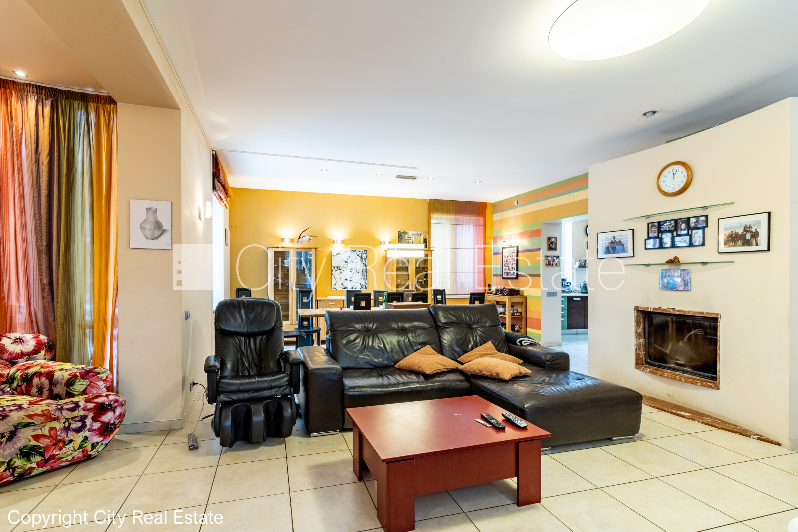 Sludinājumi. Labiekārtots apzaļumots pagalms, iežogota teritorija, garāža vienai automašīnai, baseins, Cena: 800000 EUR Foto #11