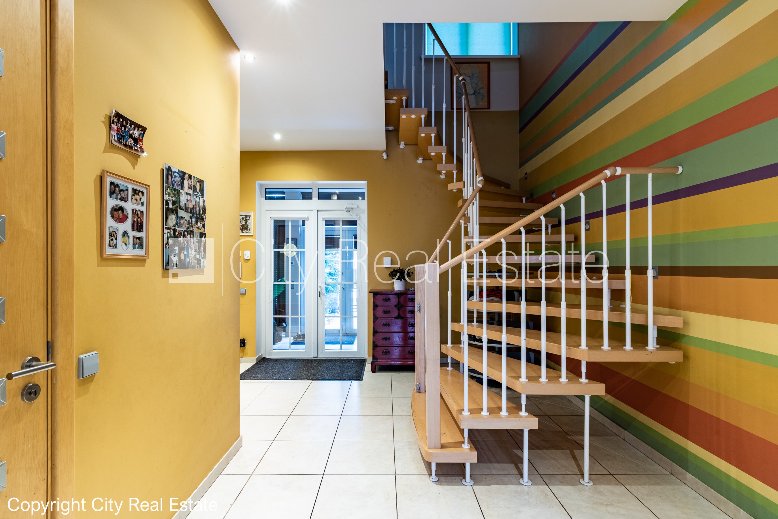 Sludinājumi. Labiekārtots apzaļumots pagalms, iežogota teritorija, garāža vienai automašīnai, baseins, Cena: 800000 EUR Foto #15