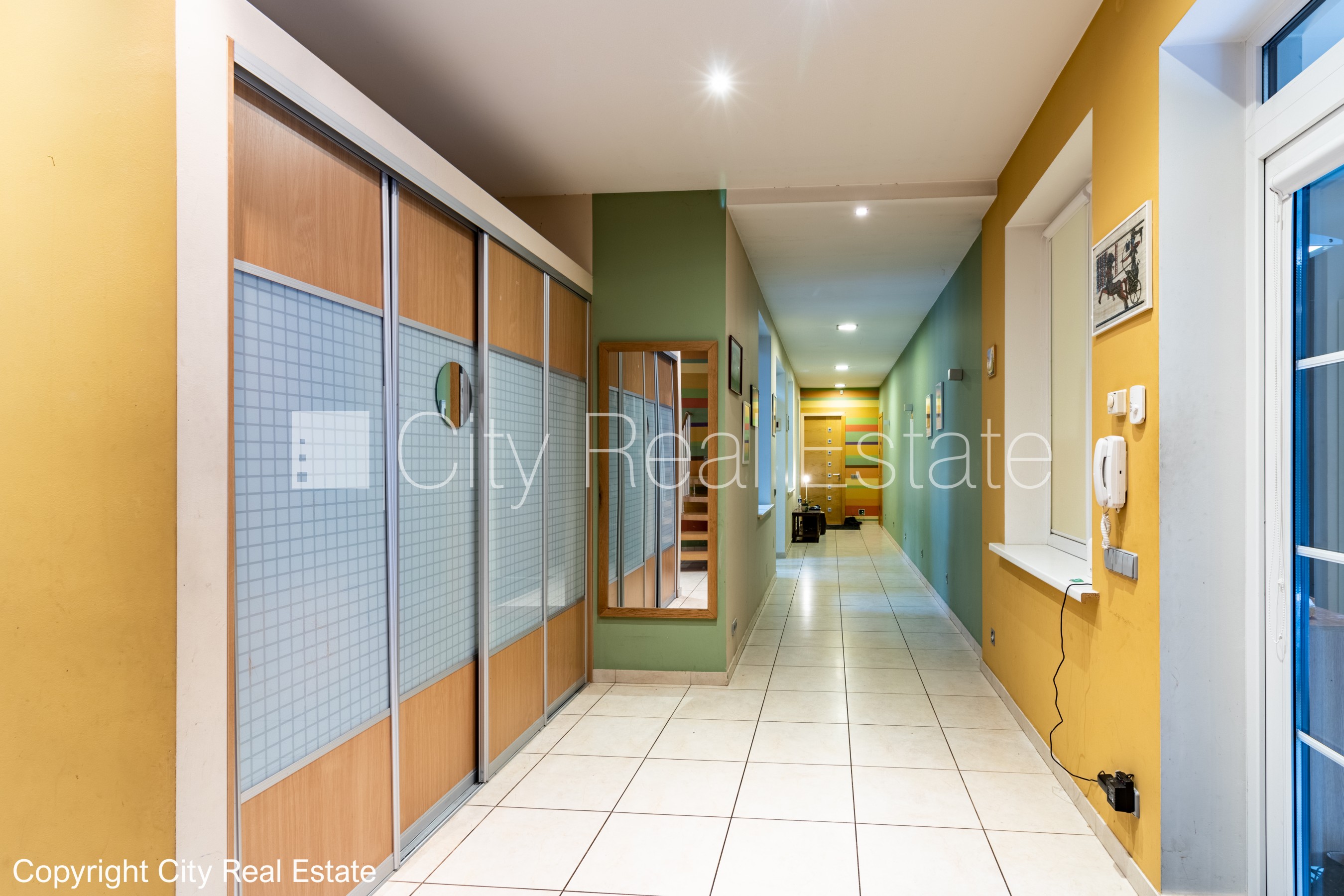 Sludinājumi. Labiekārtots apzaļumots pagalms, iežogota teritorija, garāža vienai automašīnai, baseins, Cena: 800000 EUR Foto #12