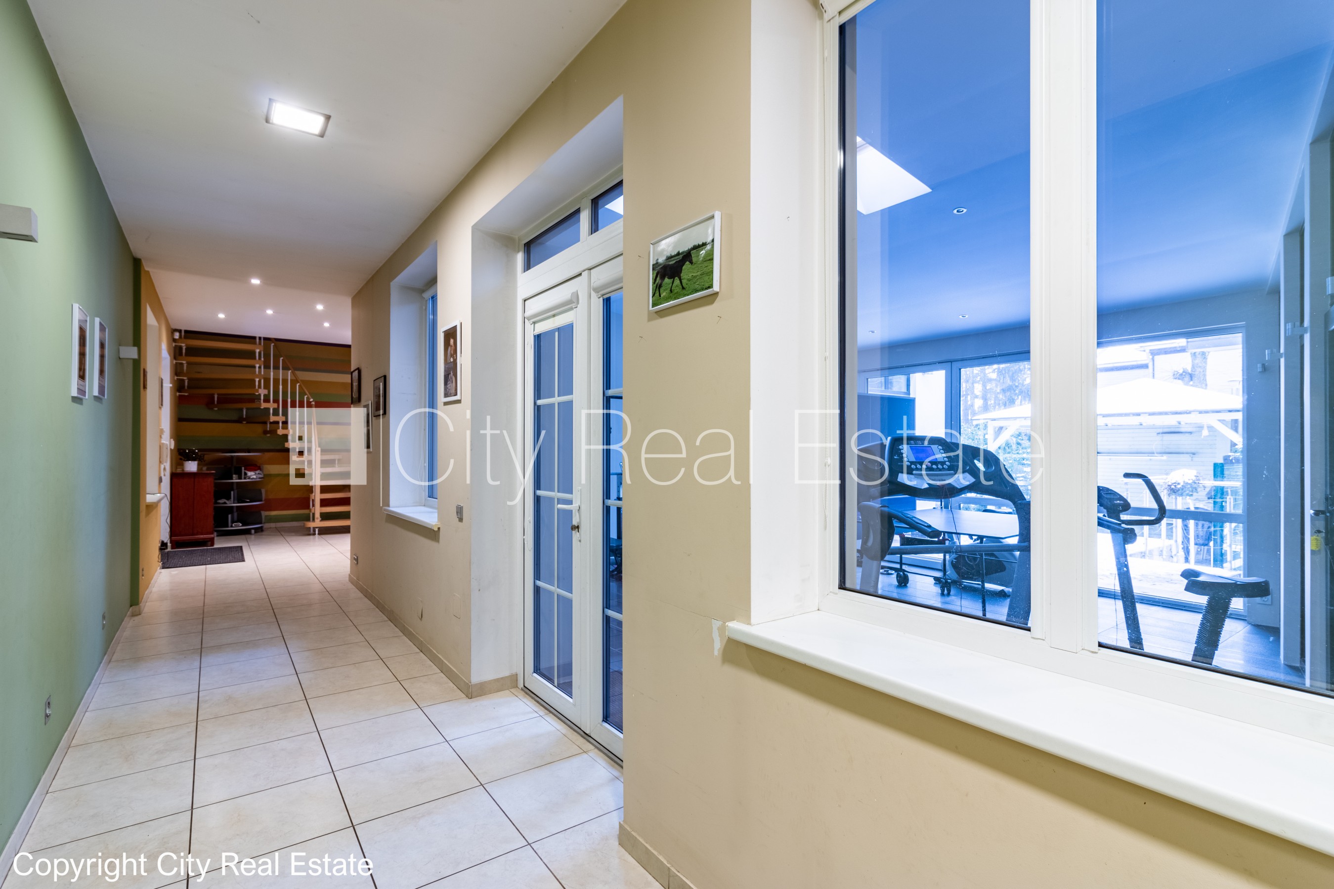 Sludinājumi. Labiekārtots apzaļumots pagalms, iežogota teritorija, garāža vienai automašīnai, baseins, Cena: 800000 EUR Foto #13