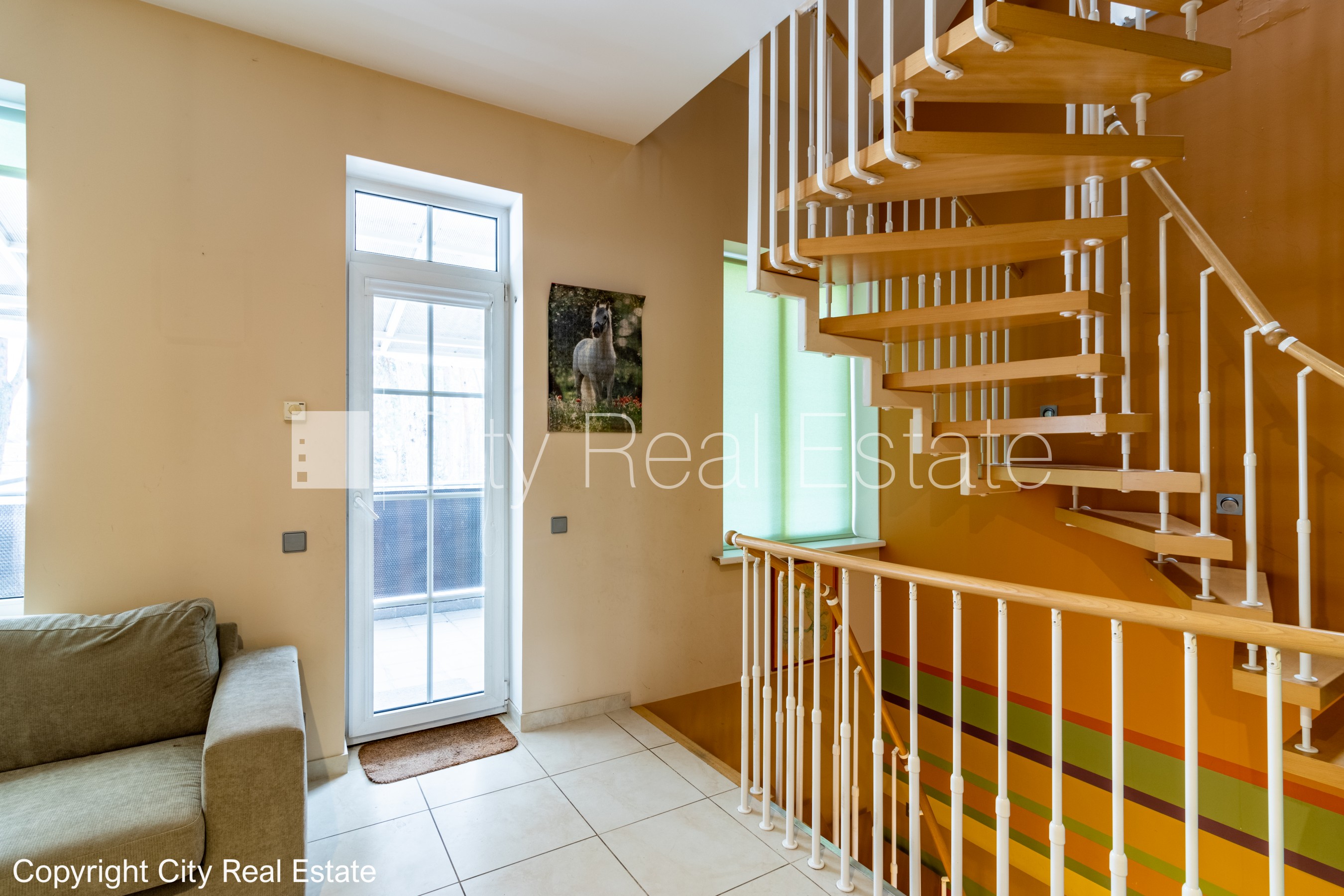 Sludinājumi. Labiekārtots apzaļumots pagalms, iežogota teritorija, garāža vienai automašīnai, baseins, Cena: 800000 EUR Foto #18