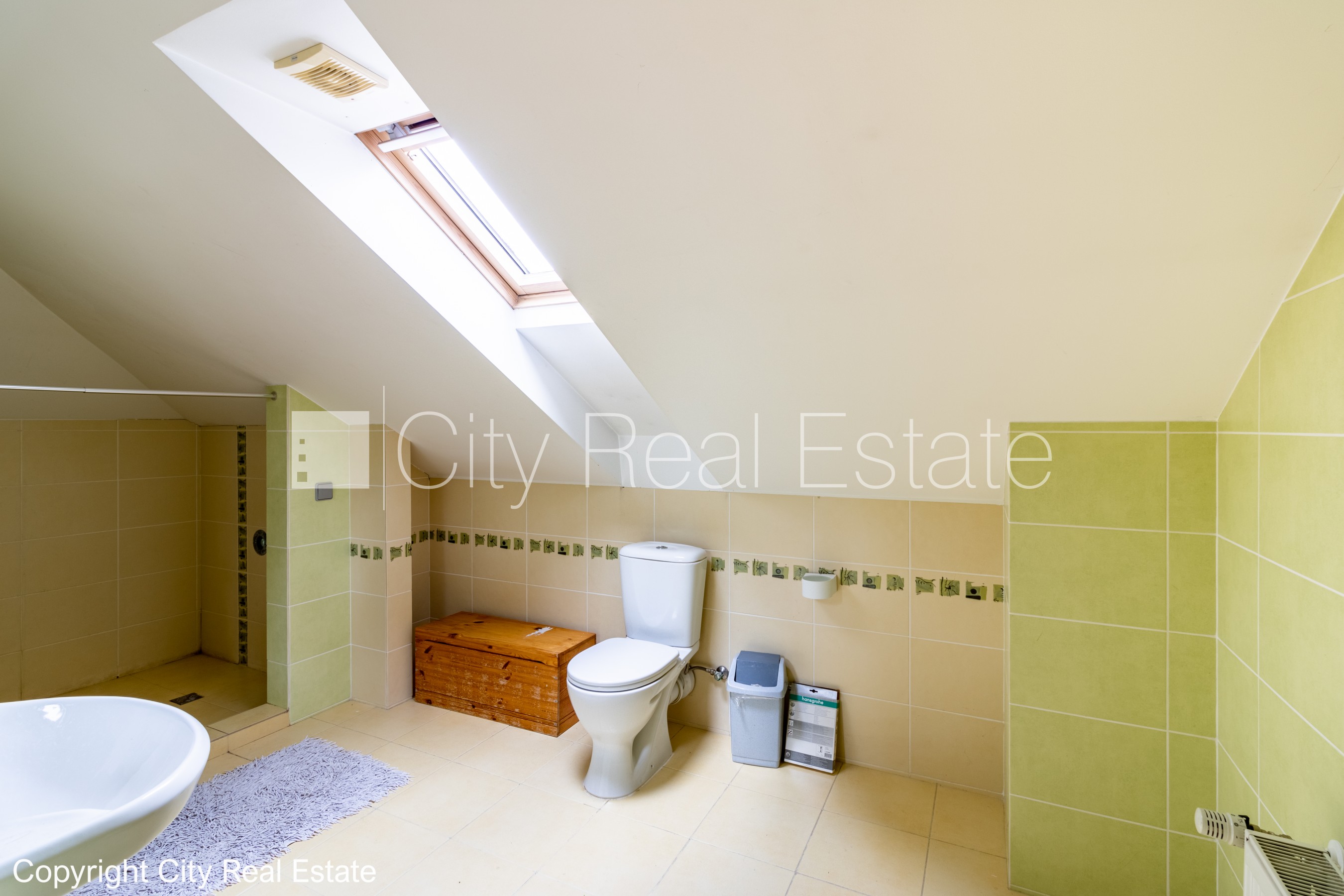 Sludinājumi. Labiekārtots apzaļumots pagalms, iežogota teritorija, garāža vienai automašīnai, baseins, Cena: 800000 EUR Foto #20