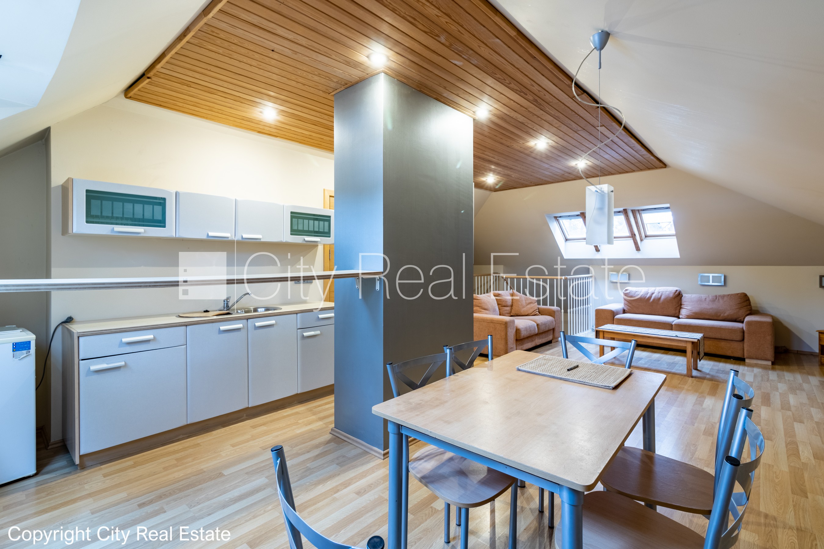 Sludinājumi. Labiekārtots apzaļumots pagalms, iežogota teritorija, garāža vienai automašīnai, baseins, Cena: 800000 EUR Foto #19