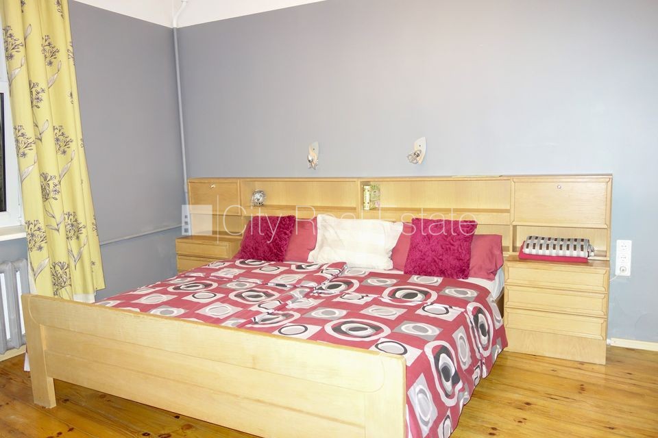 Sludinājumi. Pagalma māja, renovēta māja, ieeja no pagalma, logi vērsti uz pagalma pusi, guļamistabu skaits 1 Cena: 430 EUR/mēn Foto #4