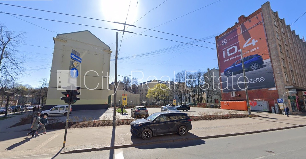 Zeme — Brivibas street, Riga, Centrs