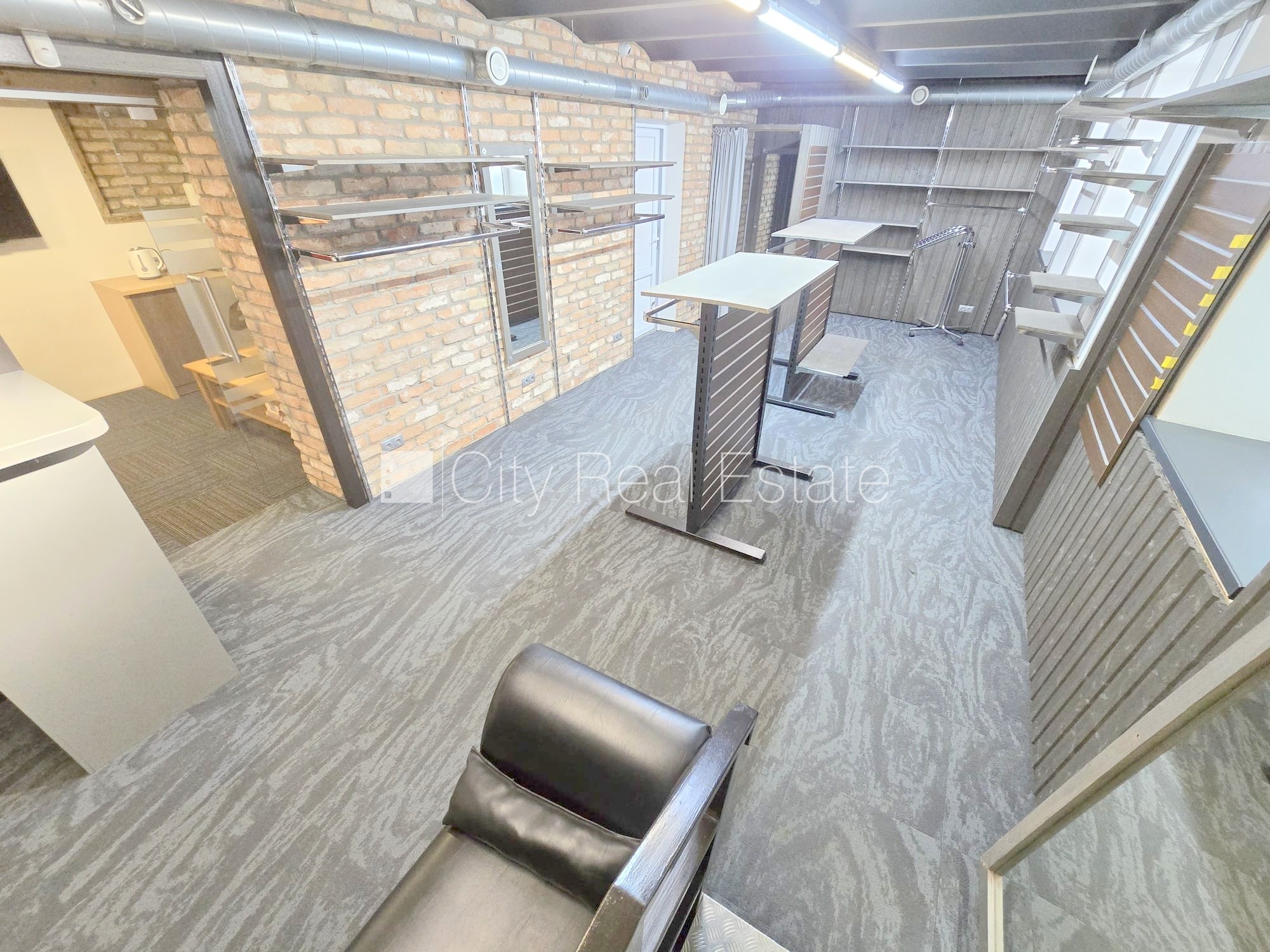 Komerctelpas · 3 ist. · 64 m² · Krišjāņa Barona iela