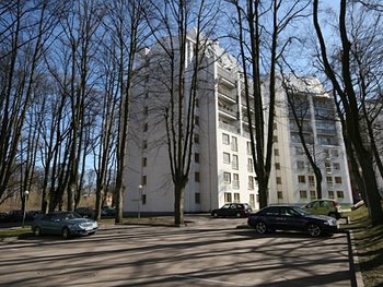 Ezermalas Nams Juglā