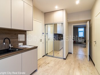 Pārdod dzīvokli Rīgā, Centrā 517899