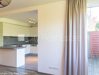 Izīrē māju Rīgas rajonā, Piņķos 517382