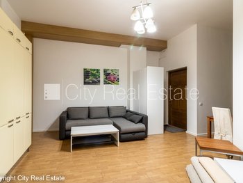 Pārdod dzīvokli Rīgā, Centrā 513905